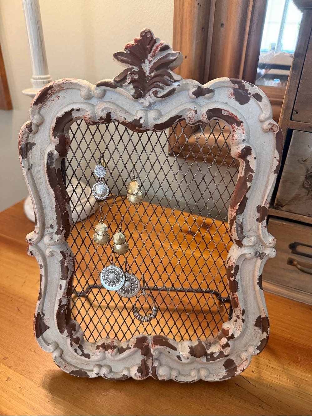 Distressed White & Brown Vintage-Style Jewelry Organizer